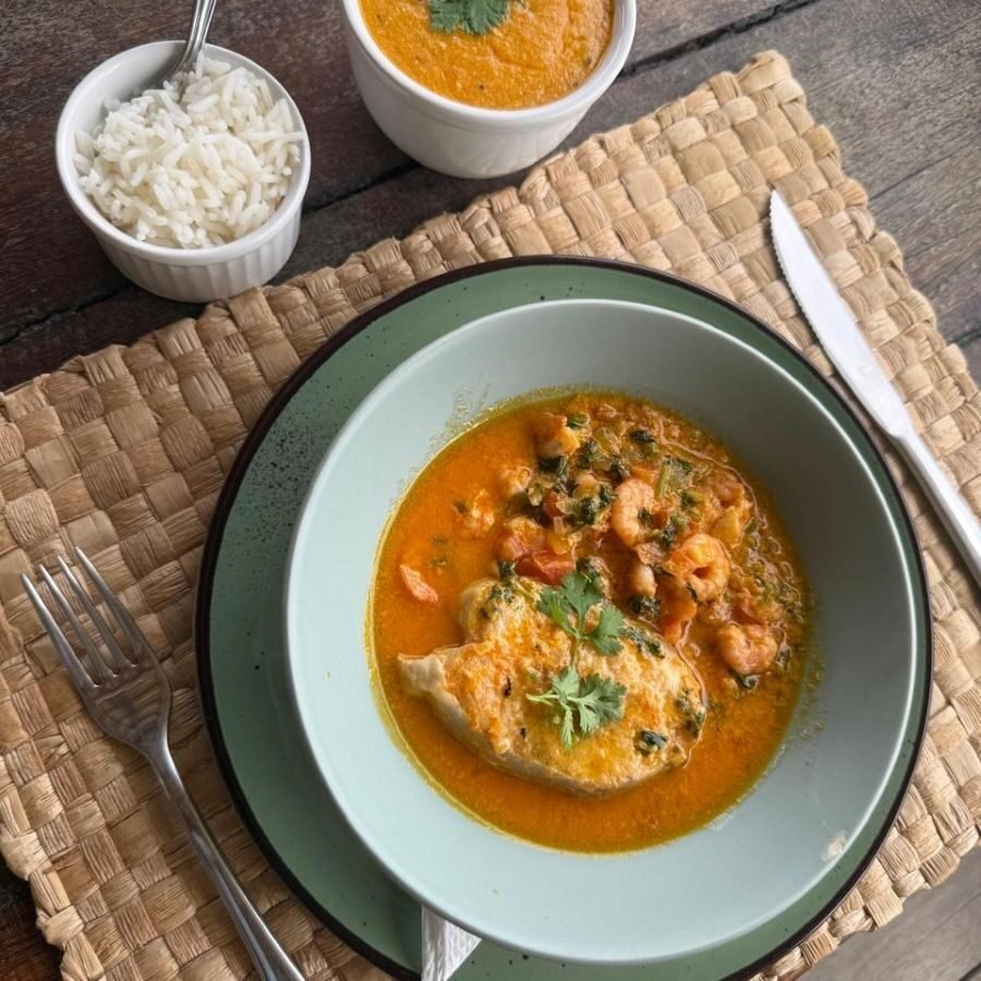 Moqueca de peixe ao molho de camarão